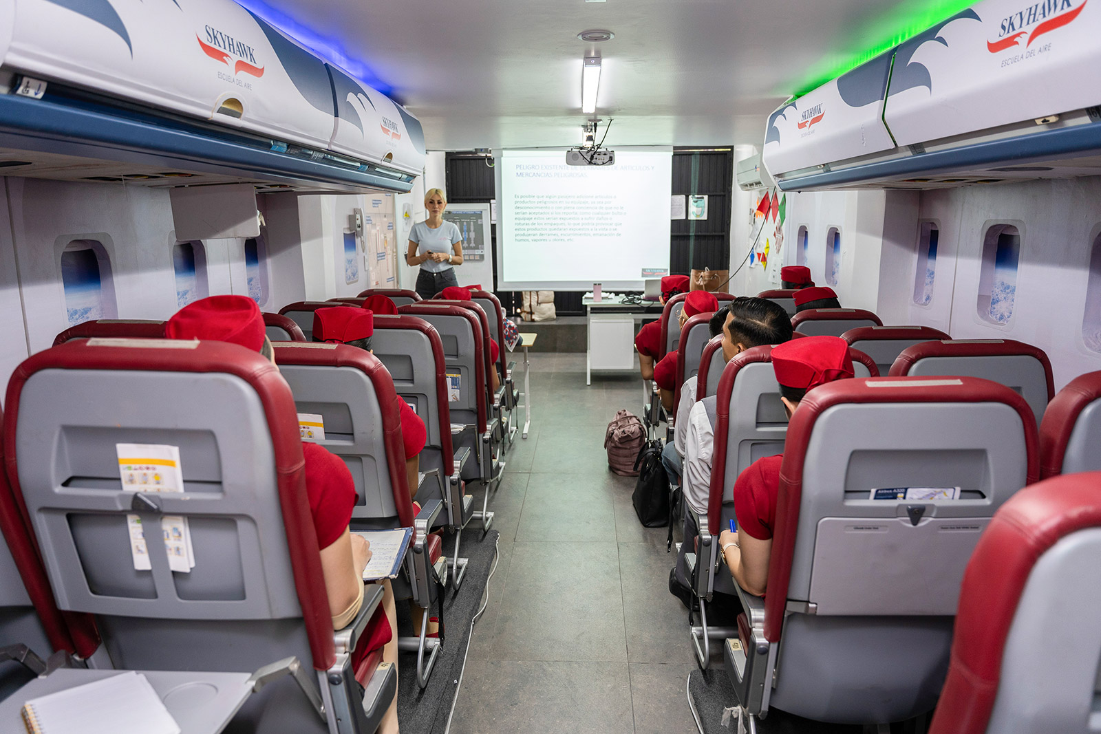 gdl-sobrecargos-salon3-4